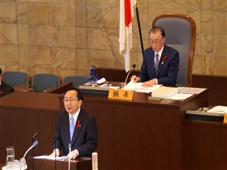 写真：平成２４年１１月青森県議会第２７２回定例会開会