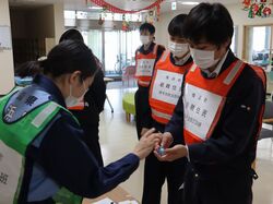 安定ヨウ素剤緊急配布訓練の様子