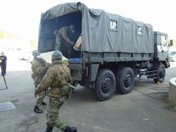 陸上自衛隊による物資搬送の様子