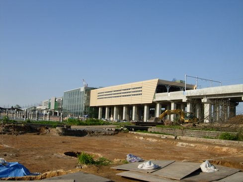 新幹線駅舎の北東側