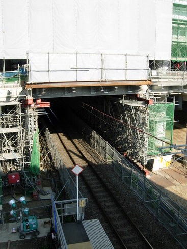 跨線橋からの新青森駅