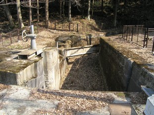 旧島守発電所水槽