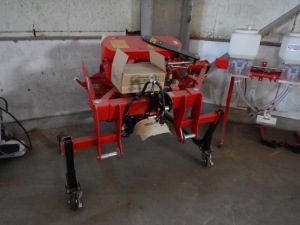 溝掘り機