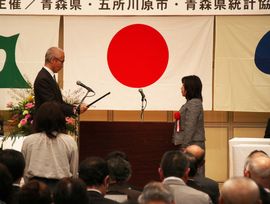 青森県知事表彰（伝達者 柏木副知事）