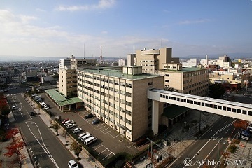 改修前の県庁舎（東棟側）