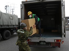 陸上自衛隊及び県トラック協会による物資搬送の状況